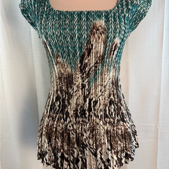 Milano Brown and Cream Smocked Cap Sleeve Blouse - Picture 2 of 7